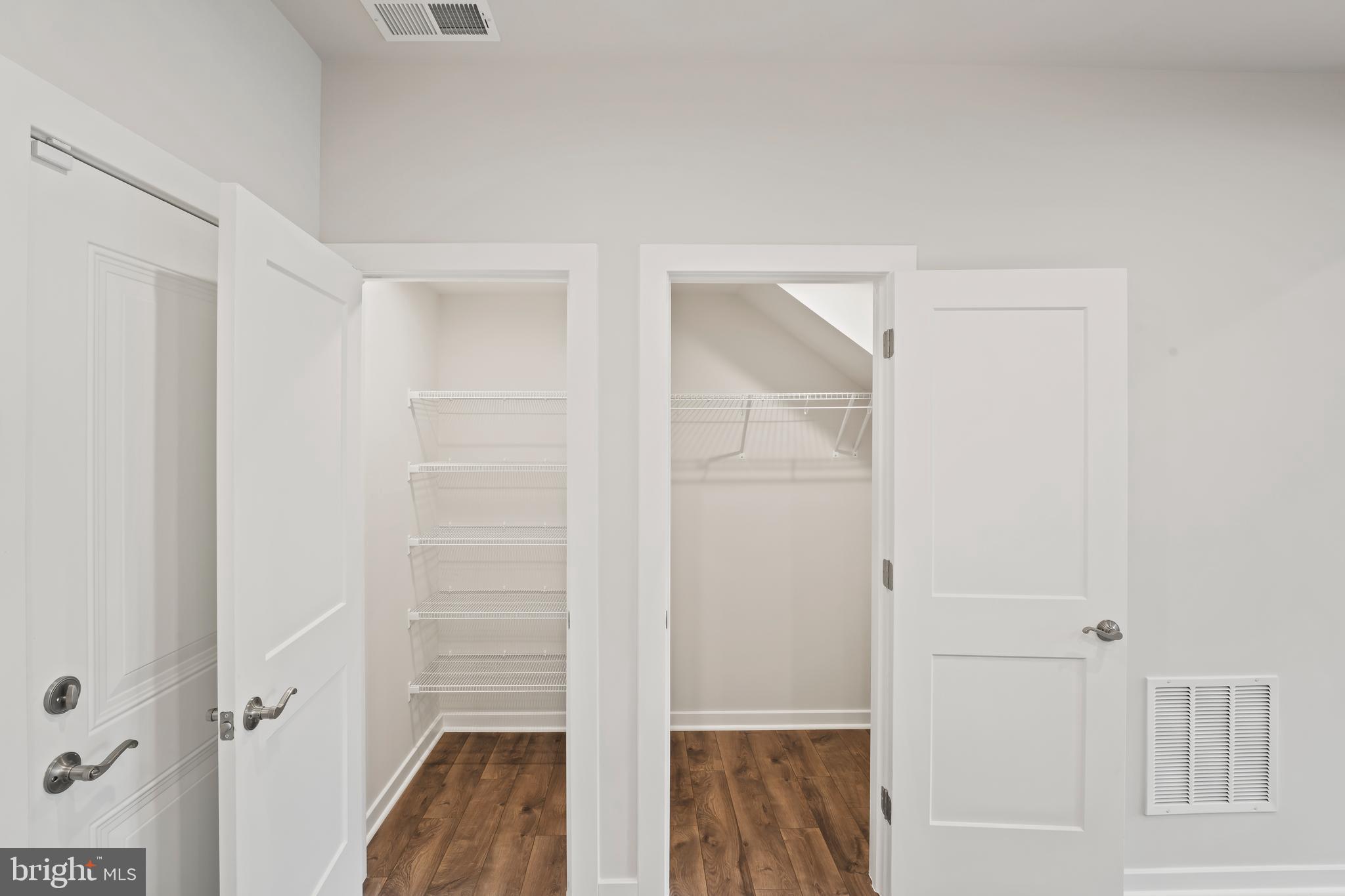 20364 Newfoundland Square Ashburn, VA 20147 - Photo 18 of 68 a view of a hallway