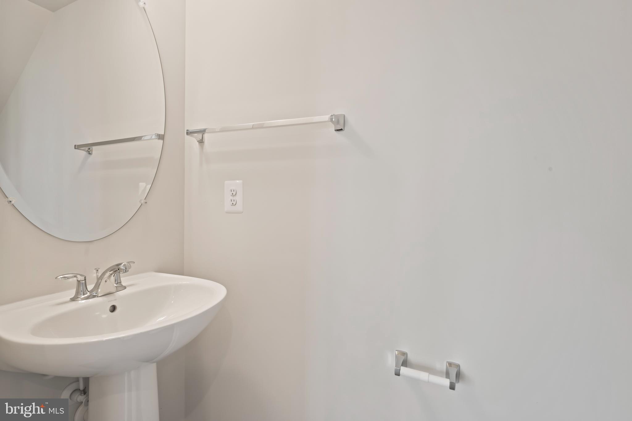 20364 Newfoundland Square Ashburn, VA 20147 - Photo 21 of 68 a bathroom with a sink and mirror