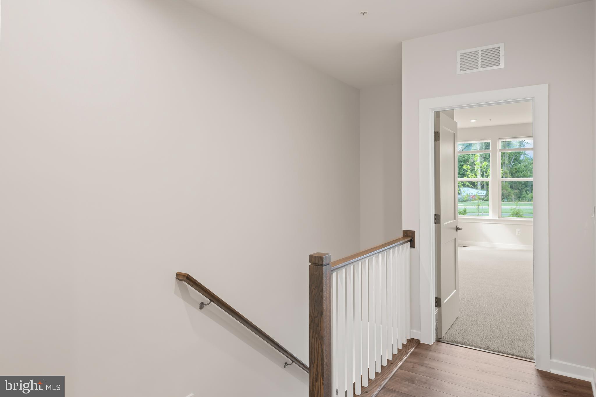 20364 Newfoundland Square Ashburn, VA 20147 - Photo 22 of 68 Upper level