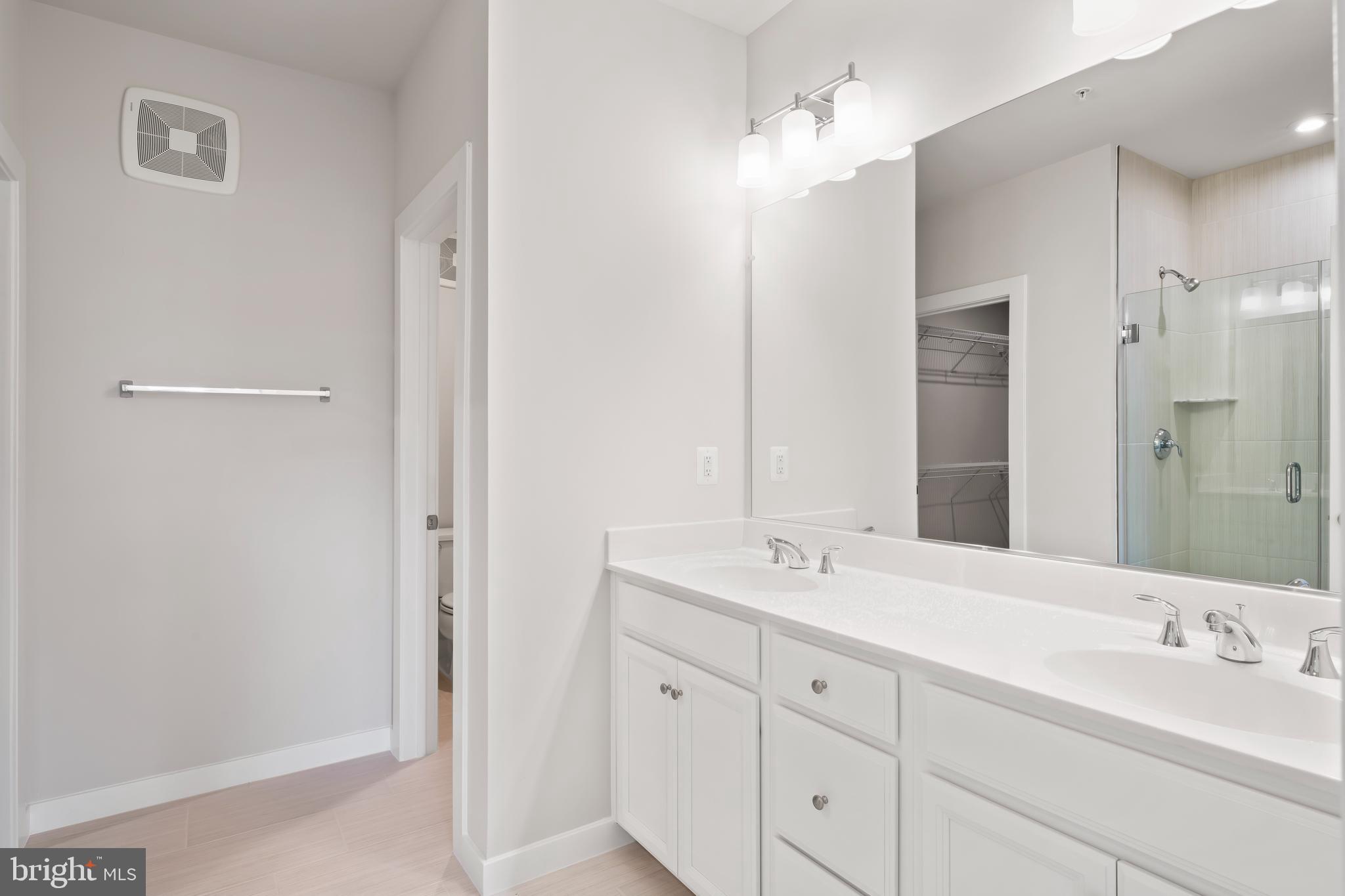 20364 Newfoundland Square Ashburn, VA 20147 - Photo 27 of 68 Master bath 1