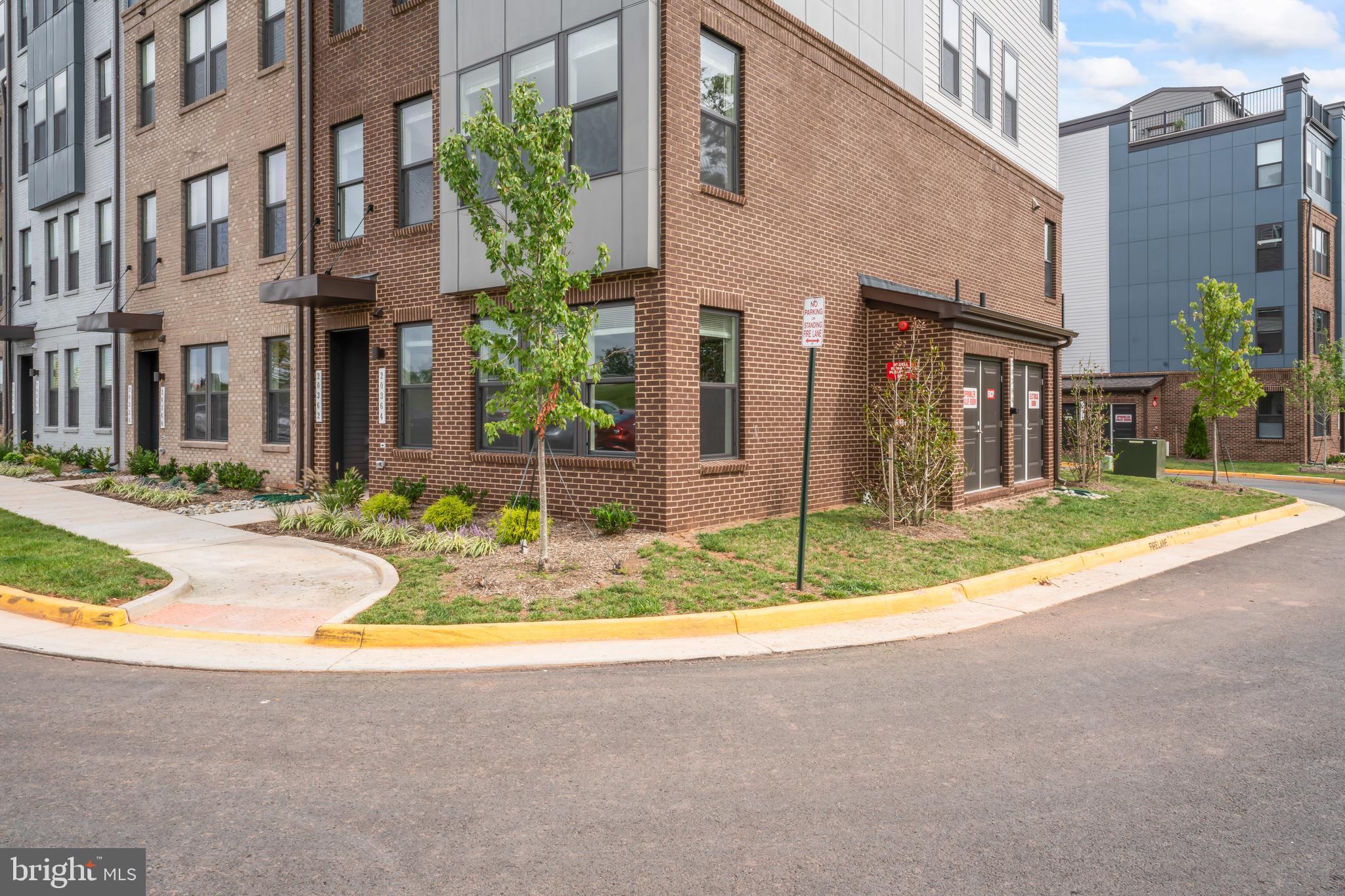 20364 Newfoundland Square Ashburn, VA 20147 - Photo 49 of 68 Front view of unit