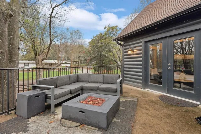 $650,000 | 223 Oklahoma Avenue, Pottsboro, TX 75076