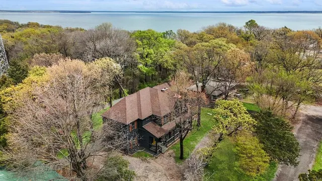 a view of a garden with sitting area