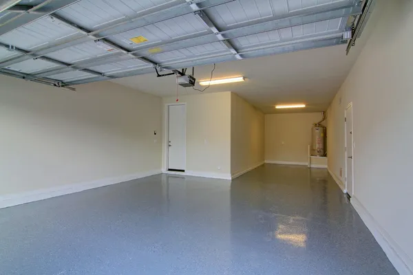$4,600 | 3607 East Salter Drive, Phoenix, AZ 85050