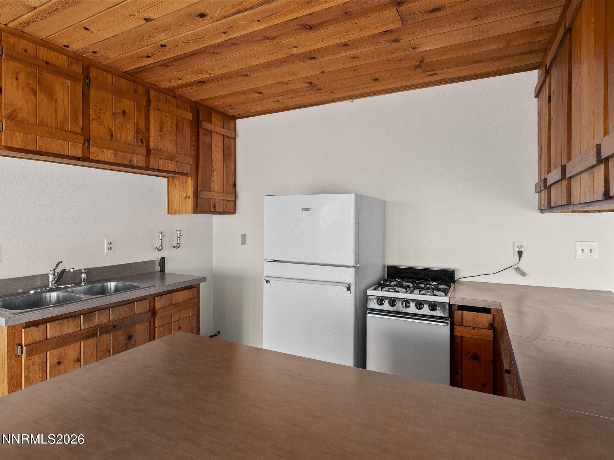 1591 Lombardy Road Gardnerville, NV 89410 - Photo 64 of 92 Guest House Kitchen