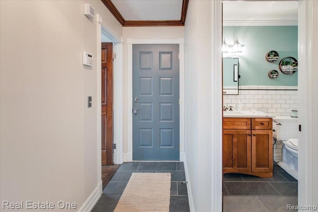 451 Lake Forest Road Rochester Hills, MI 48309 - Photo 36 of 97