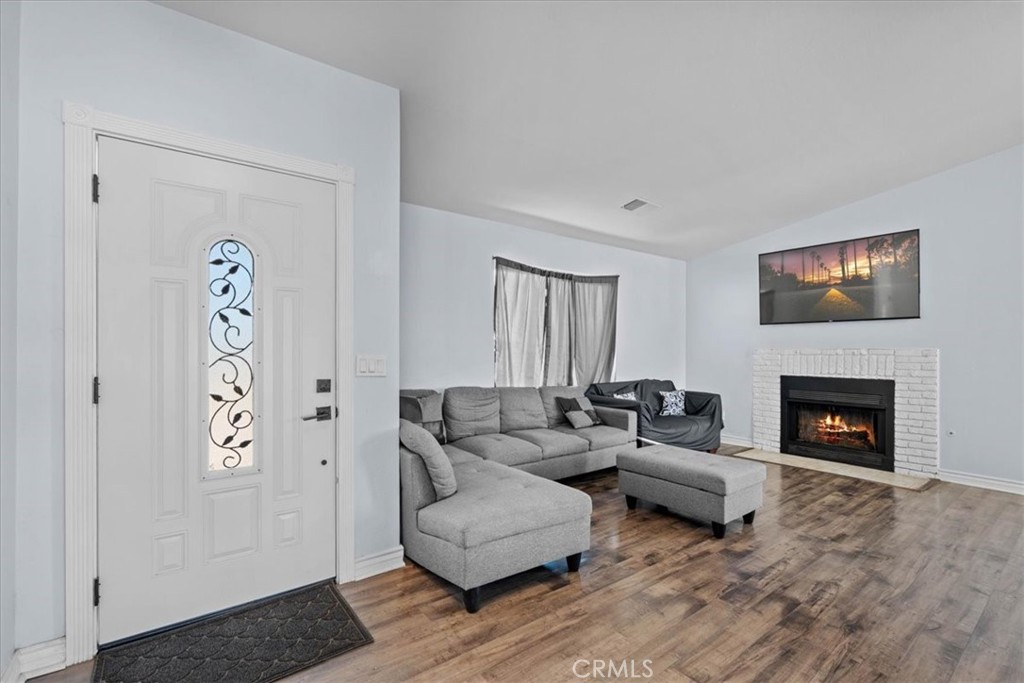 18047 Yucca Street Hesperia, CA 92345 - Photo 5 of 32
