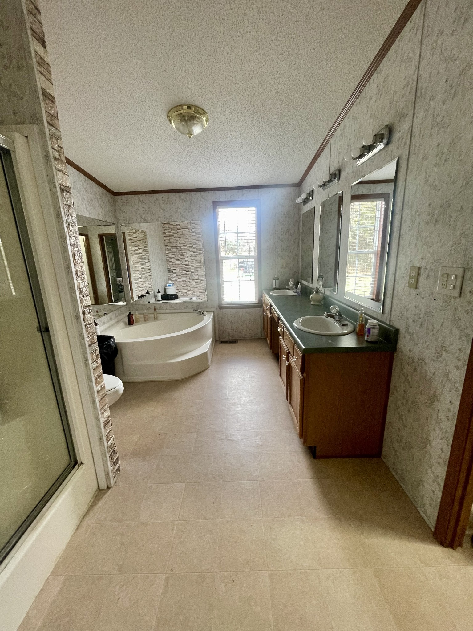 988 Womack Road McMinnville, TN 37110 - Photo 6 of 11 a room with furniture and window