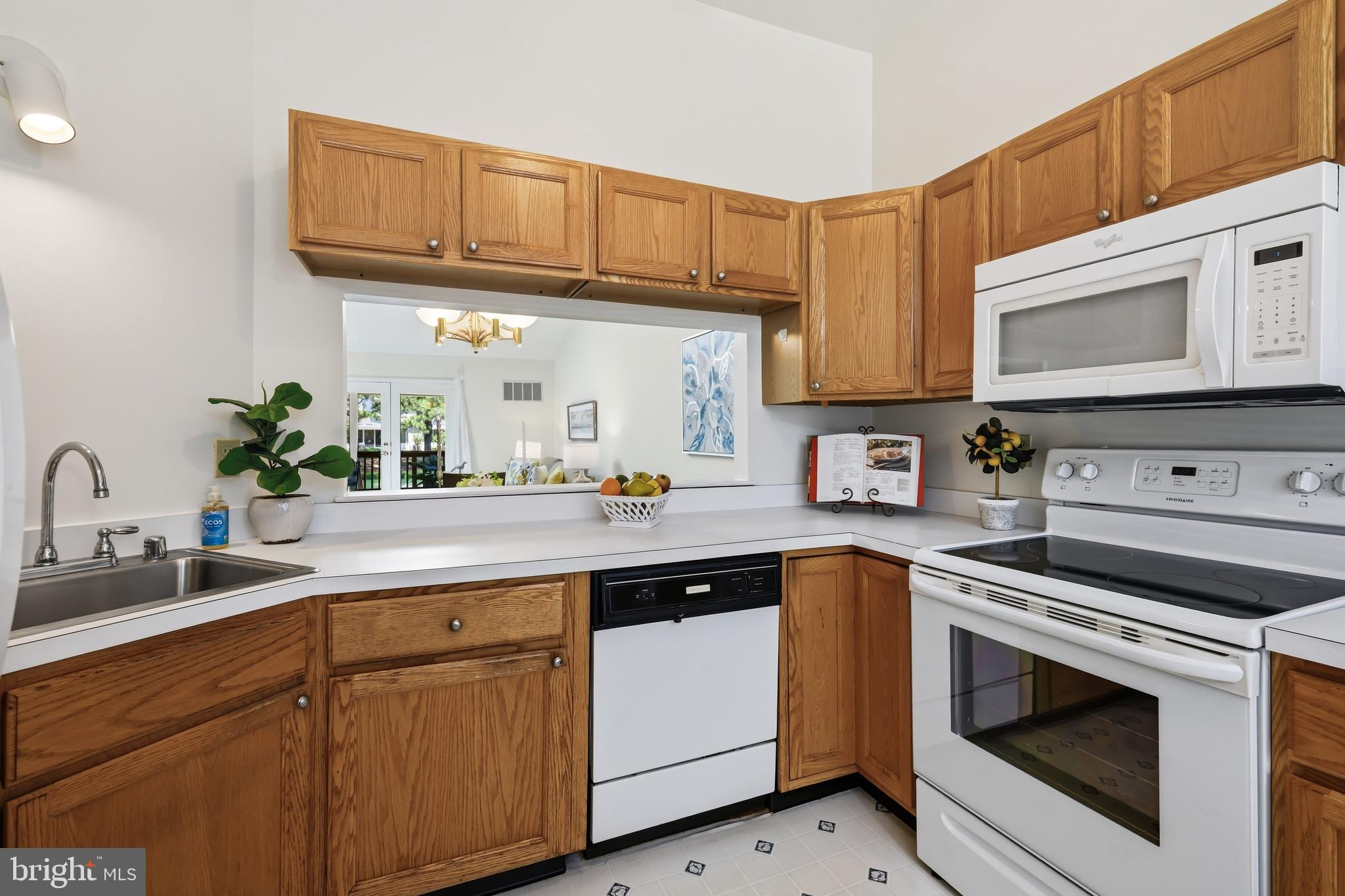 7013 Bridgepointe Drive Chester, MD 21619 - Photo 24 of 48 Kitchen