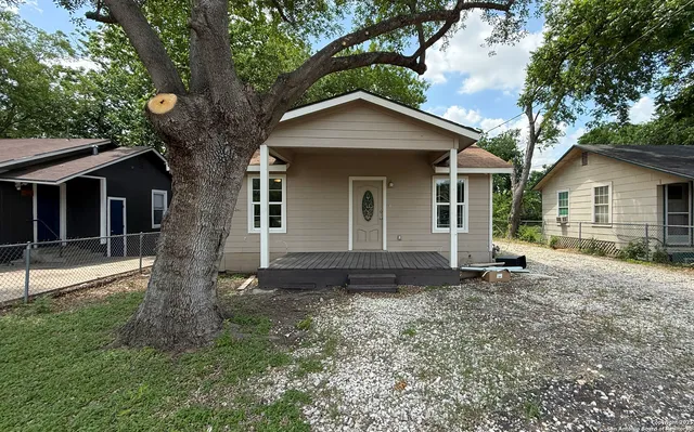 $900 | 520 West Mayfield Boulevard, Unit 1, San Antonio, TX 78211