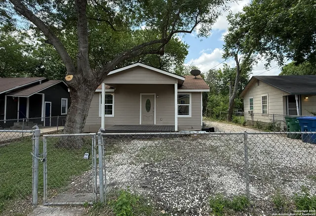 $900 | 520 West Mayfield Boulevard, Unit 1, San Antonio, TX 78211