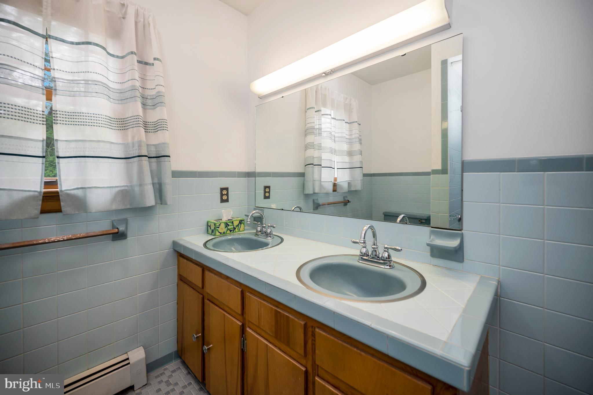 857 Mountain View Road Fredericksburg, VA 22406 - Photo 23 of 43 double vanity