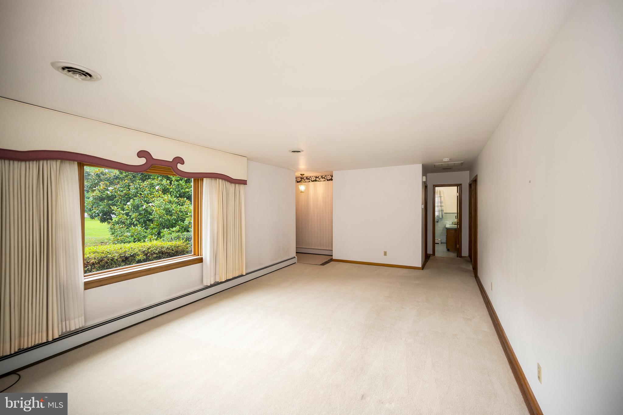 857 Mountain View Road Fredericksburg, VA 22406 - Photo 4 of 43 Living room