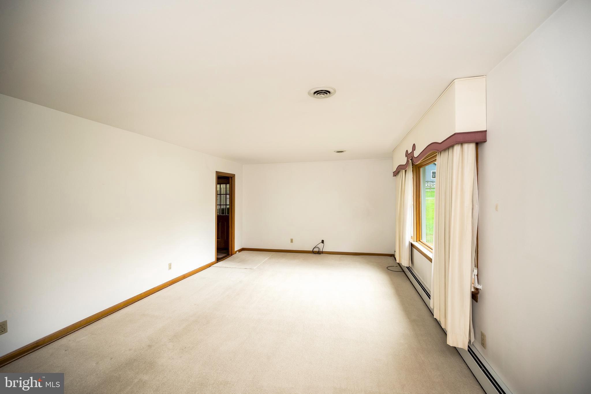 857 Mountain View Road Fredericksburg, VA 22406 - Photo 6 of 43 Living & dining room combo