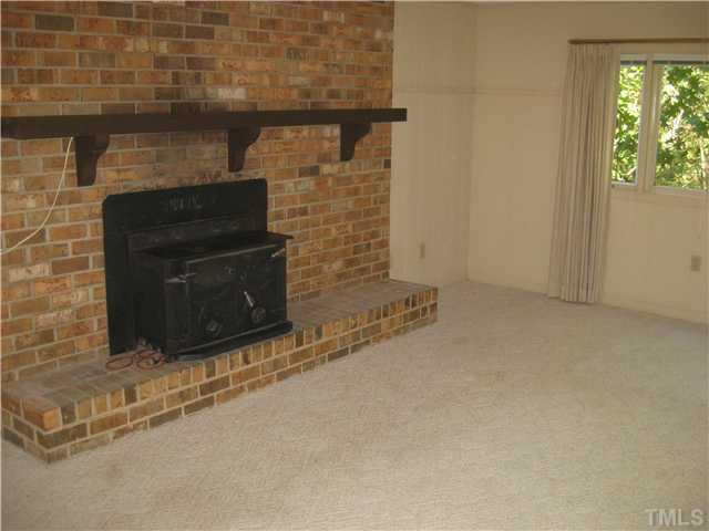 2409 Tyson Street Raleigh, NC 27612 - Photo 10 of 12 Den/Family/Great Room