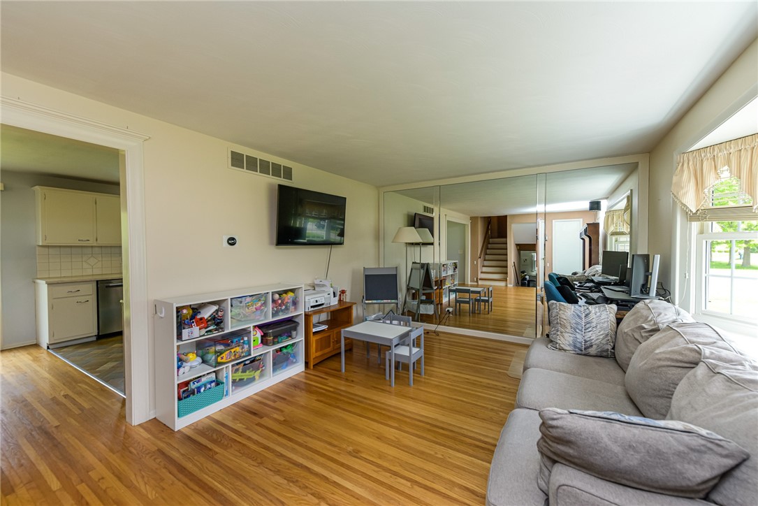 95 Ridgelea Court Greece, NY 14615 - Photo 5 of 35