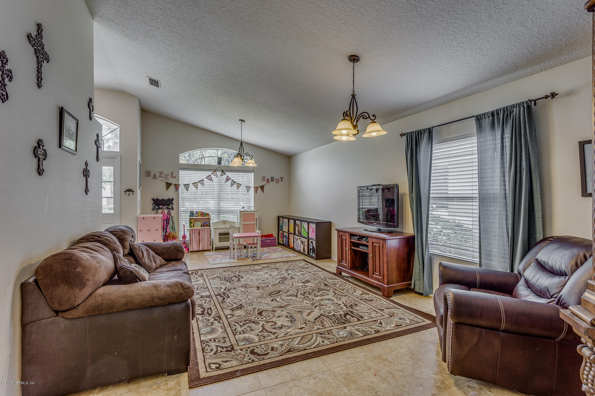 845 Crystal Spring Way St. Augustine, FL 32092 - Photo 4 of 26 livingrm-4