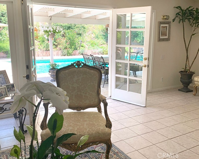 26261 Veva Way Calabasas, CA 91302 - Photo 6 of 40