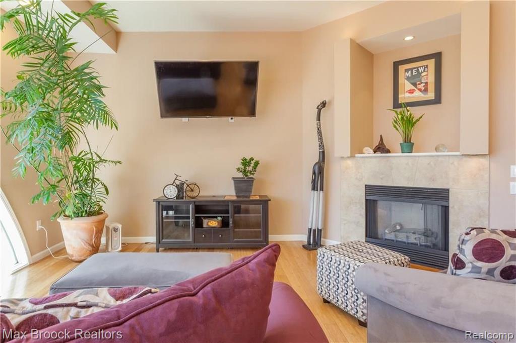 2223 Crystal Drive, Unit 24 Rochester Hills, MI 48309 - Photo 8 of 41