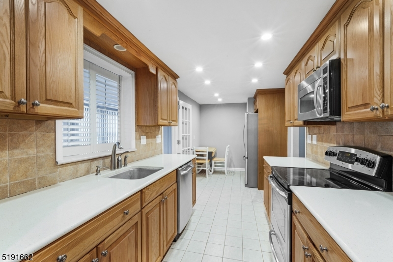 27 Hillcrest Road Warren, NJ 07059 - Photo 2 of 25 a kitchen with stainless steel appliances a sink a stove and a refrigerator