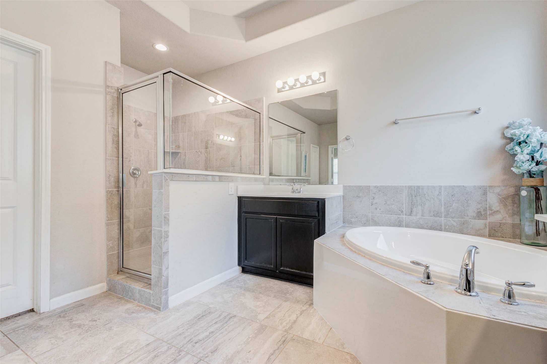 8623 Green Paseo Place Rosenberg, TX 77469 - Photo 9 of 15 Primary Bath