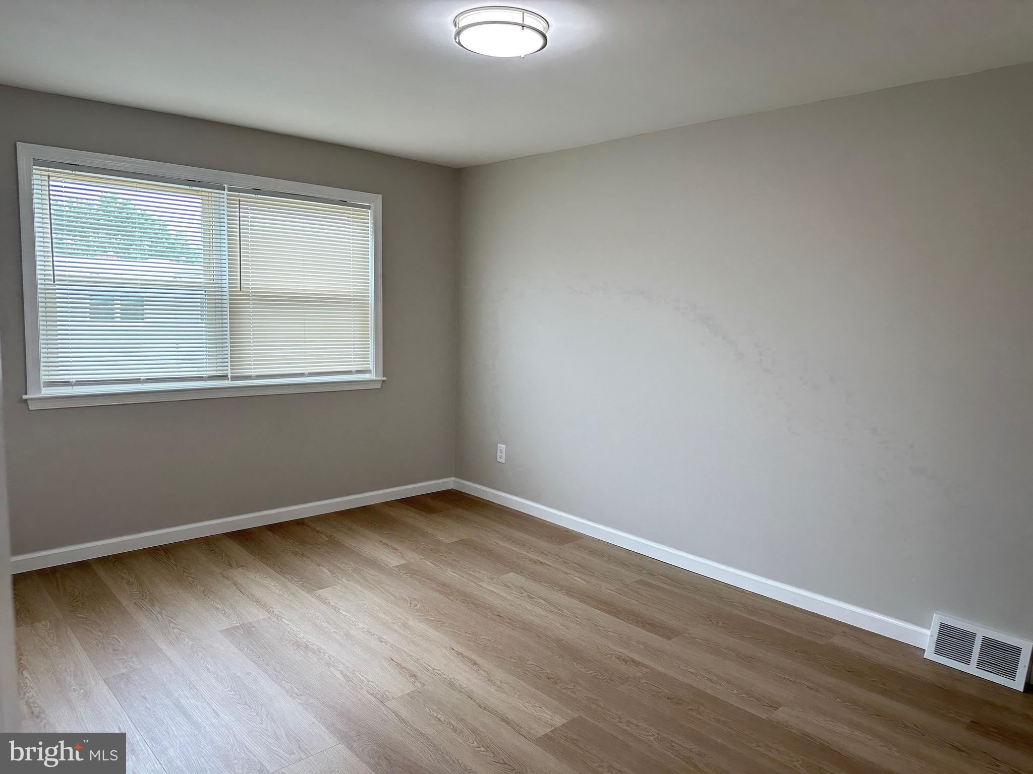 12737 Medford Road Philadelphia, PA 19154 - Photo 17 of 25 Gallery Image 17