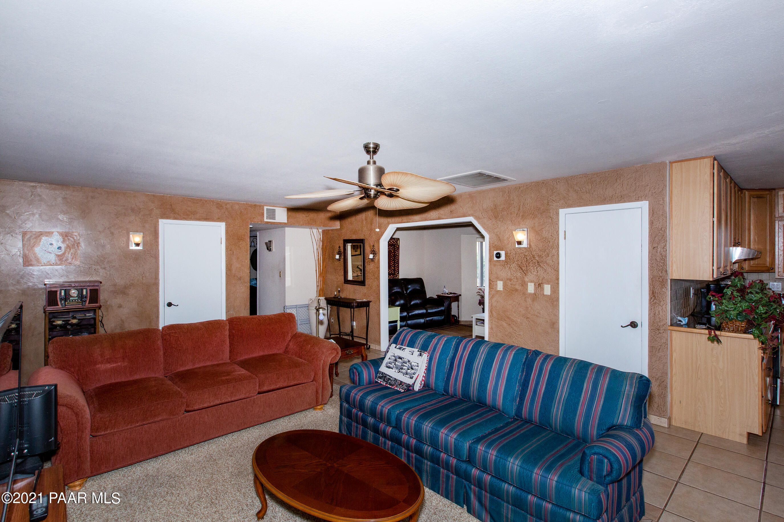 11991 Rawhide Ridge Dewey, AZ 86327 - Photo 14 of 29 a living room with furniture