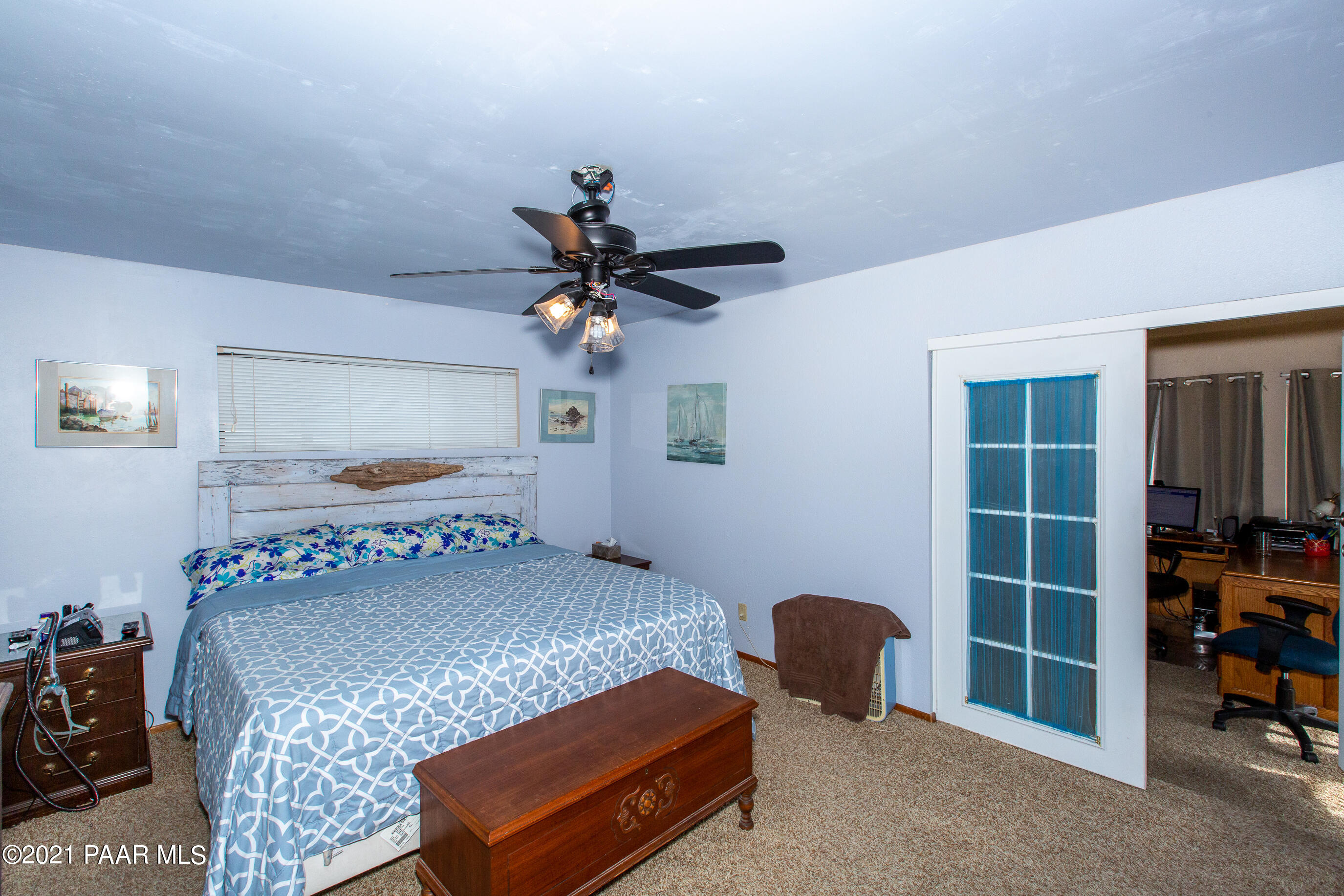 11991 Rawhide Ridge Dewey, AZ 86327 - Photo 20 of 29 a bedroom with a bed and a chair