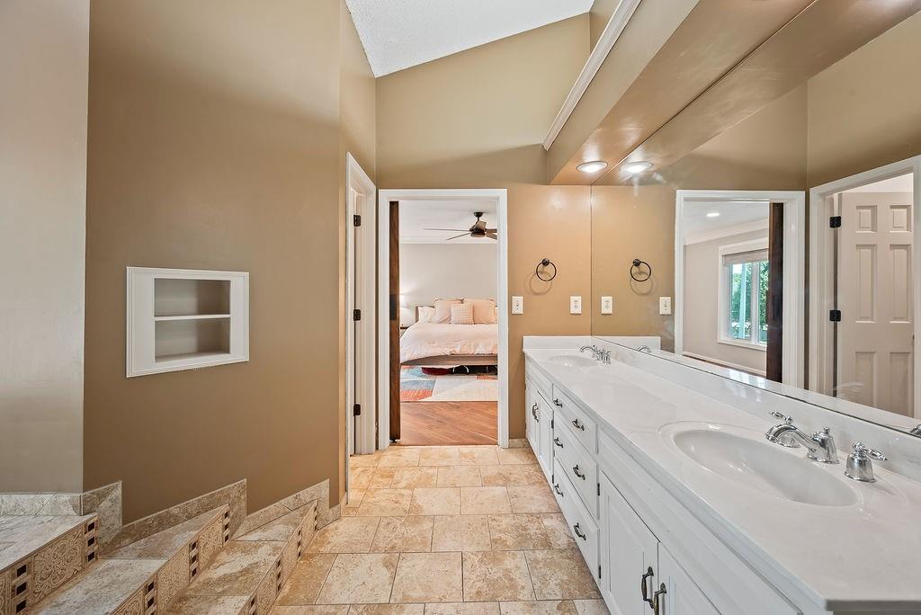 12304 Nieman Road Overland Park, KS 66213 - Photo 13 of 30