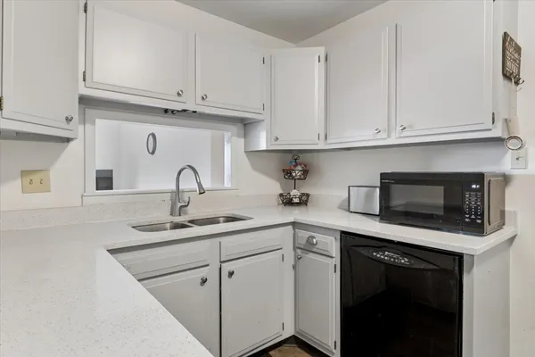 $297,500 | 6545 Main Street, Unit 407, Downers Grove, IL 60516