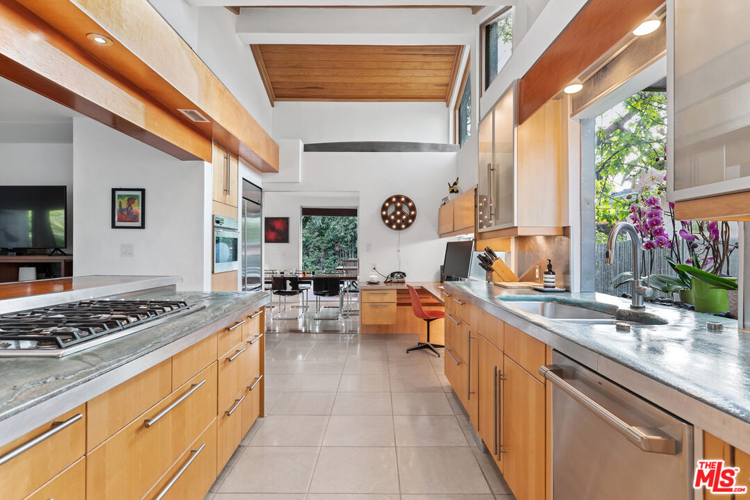 14840 Sunset Boulevard Pacific Palisades, CA 90272 - Photo 12 of 33 a very nice looking kitchen with a large window