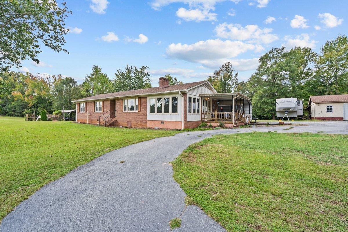 1263 Penland Road Laurens, SC 29360 - Photo 2 of 40 Gallery Image 2