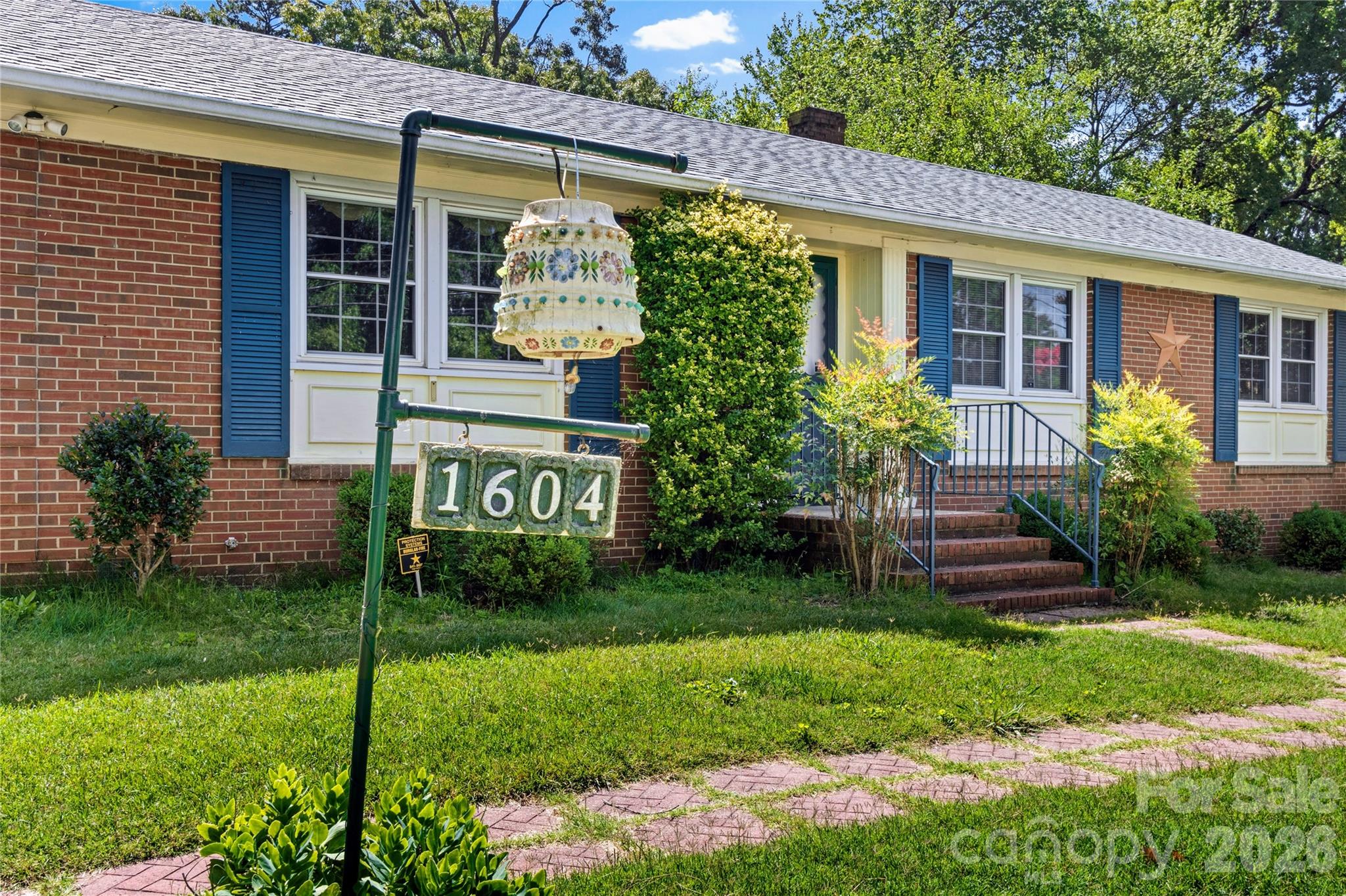 1604 Grantham Drive High Point, NC 27265 - Photo 4 of 33