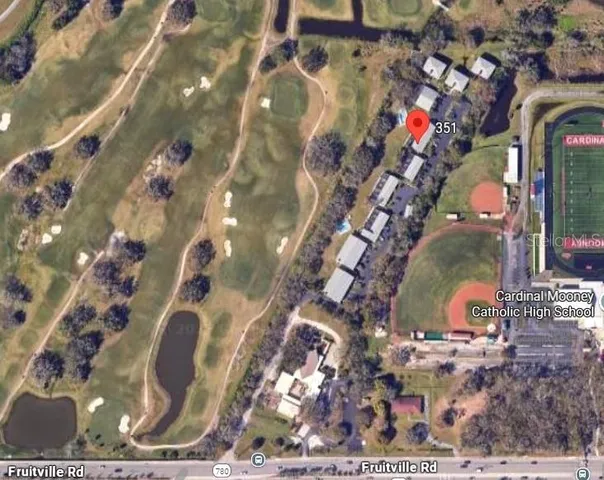 a view of entryway with outdoor area