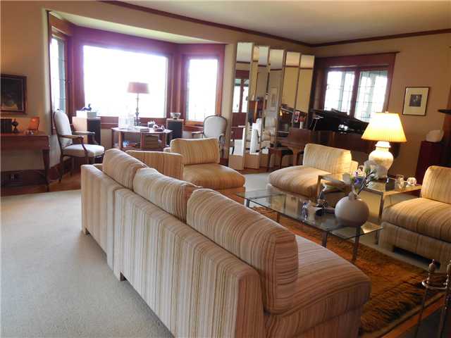 3 Castle Park Rochester, NY 14620 - Photo 2 of 25 Living Room Large living room with bay window