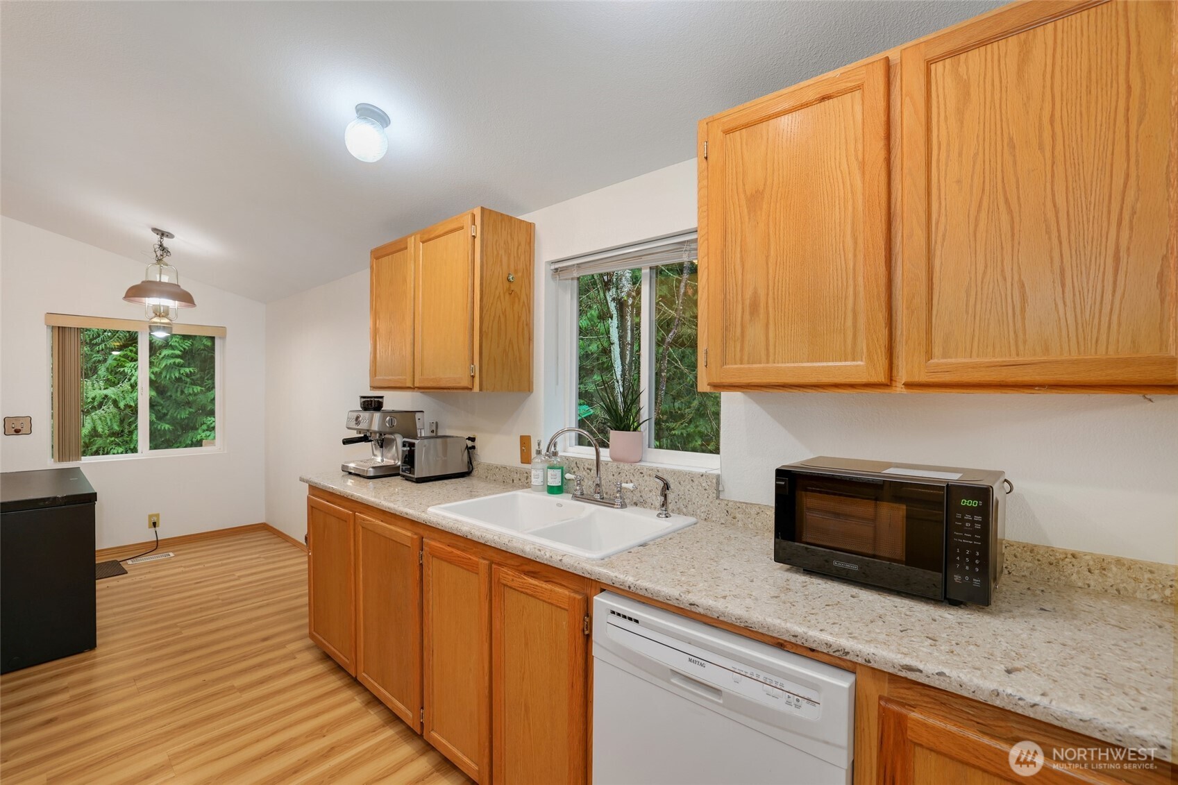 18226 Southeast 164th Street Renton, WA 98058 - Photo 11 of 36