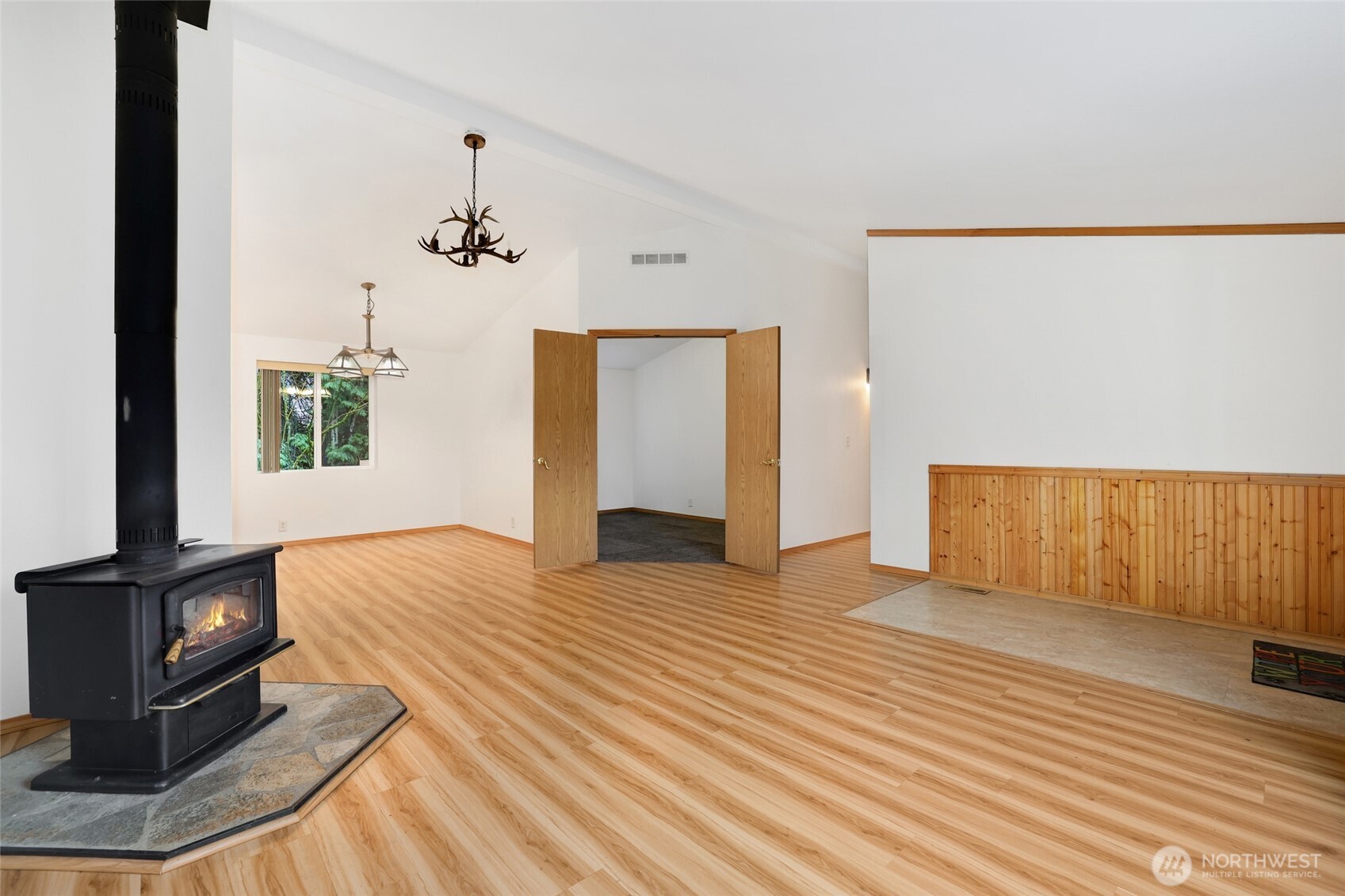 18226 Southeast 164th Street Renton, WA 98058 - Photo 5 of 36