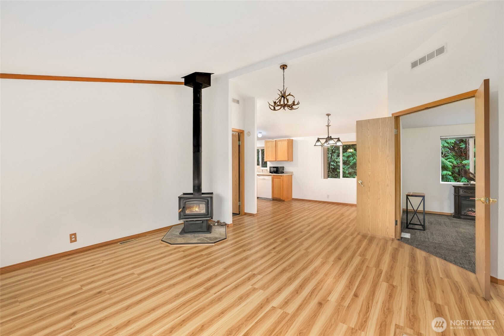 18226 Southeast 164th Street Renton, WA 98058 - Photo 6 of 36