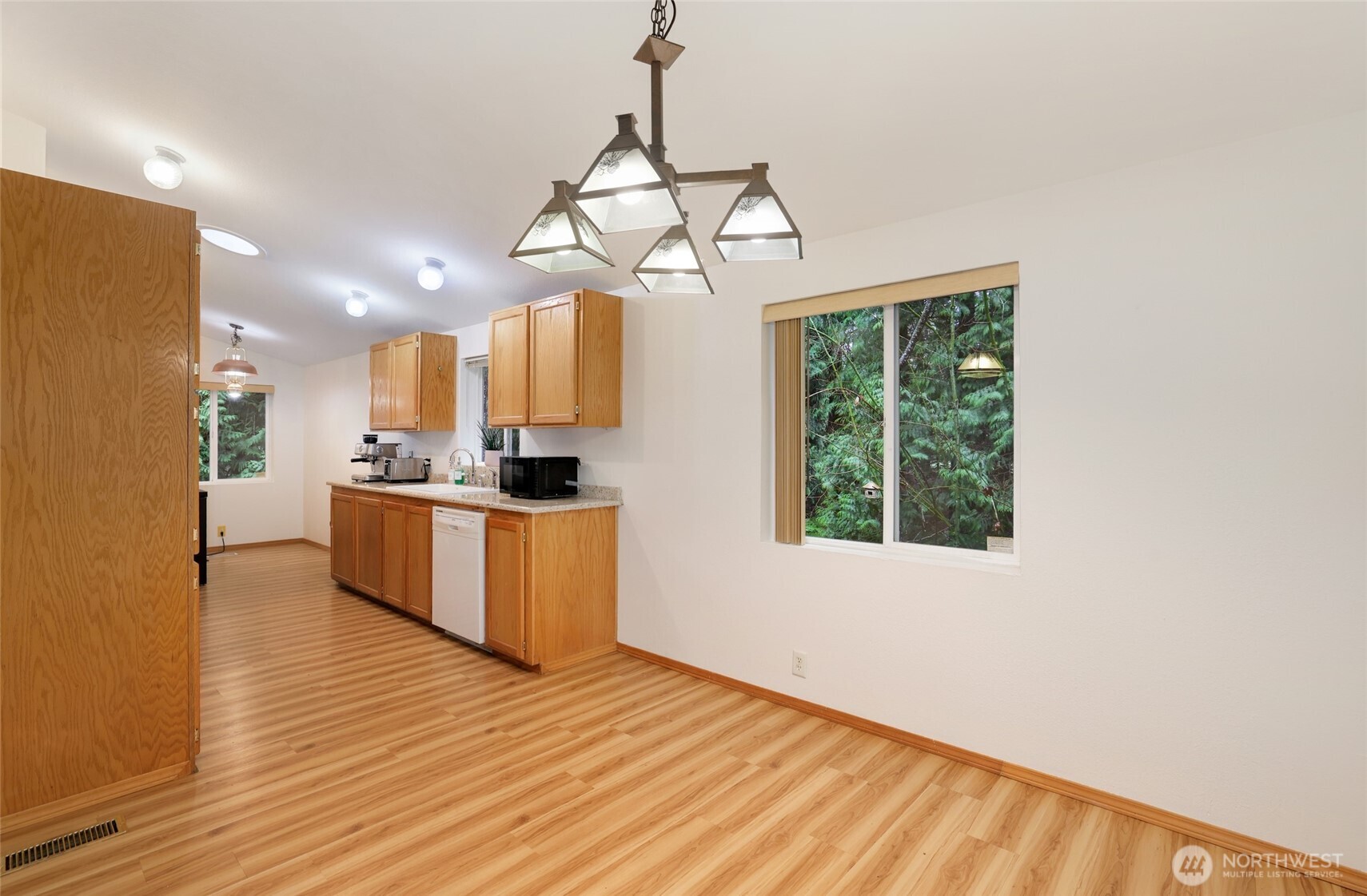 18226 Southeast 164th Street Renton, WA 98058 - Photo 8 of 36