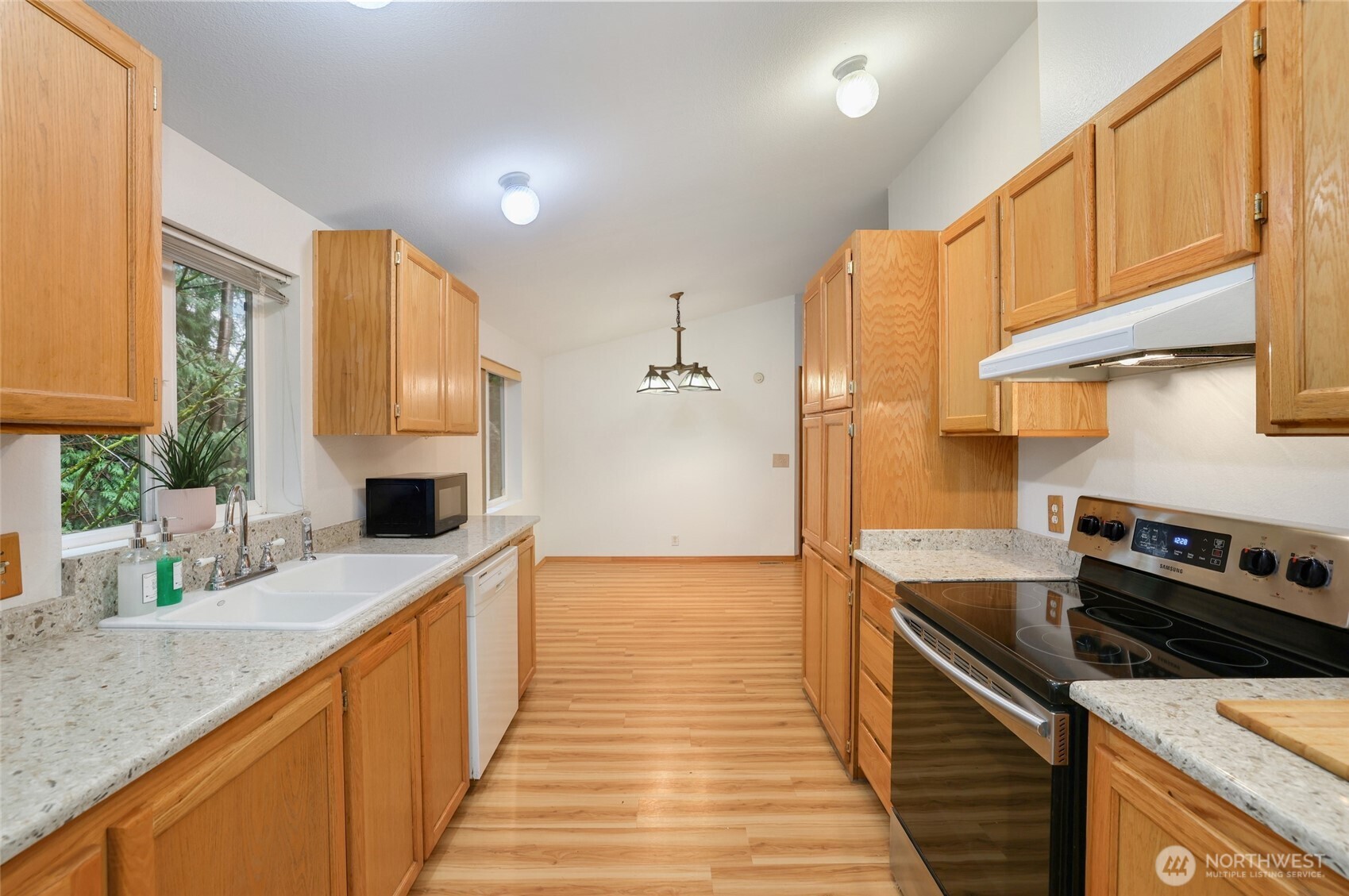 18226 Southeast 164th Street Renton, WA 98058 - Photo 9 of 36