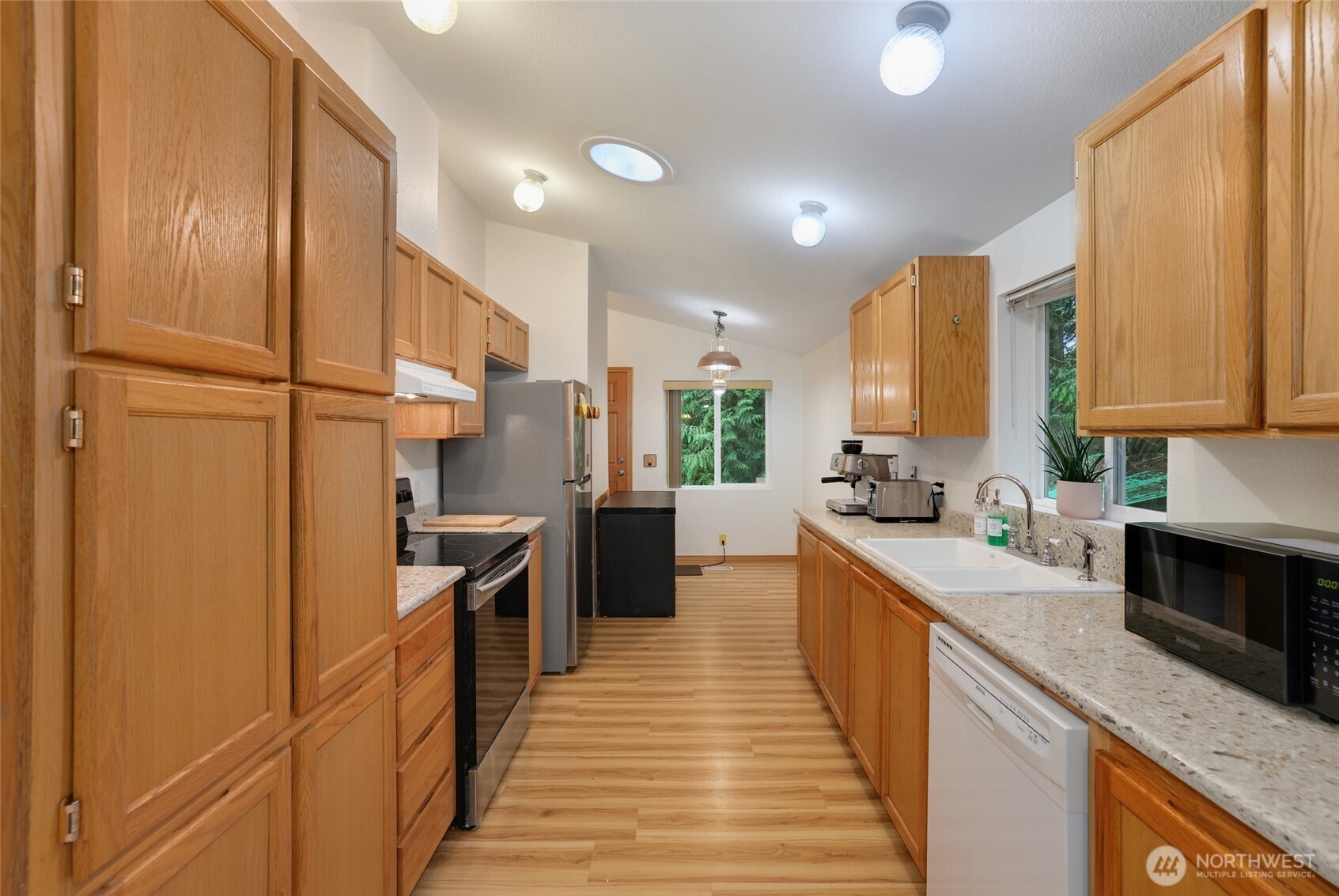 18226 Southeast 164th Street Renton, WA 98058 - Photo 10 of 36