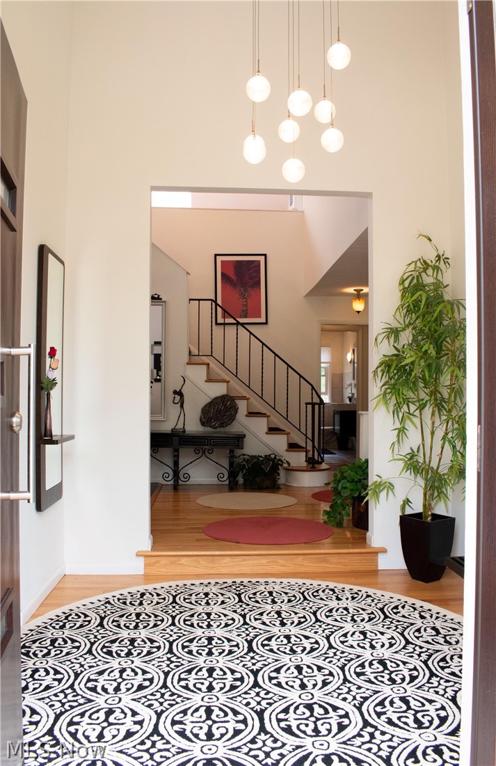 4309 Lander Road Chagrin Falls, OH 44022 - Photo 2 of 33 Vaulted entry with hardwood floors