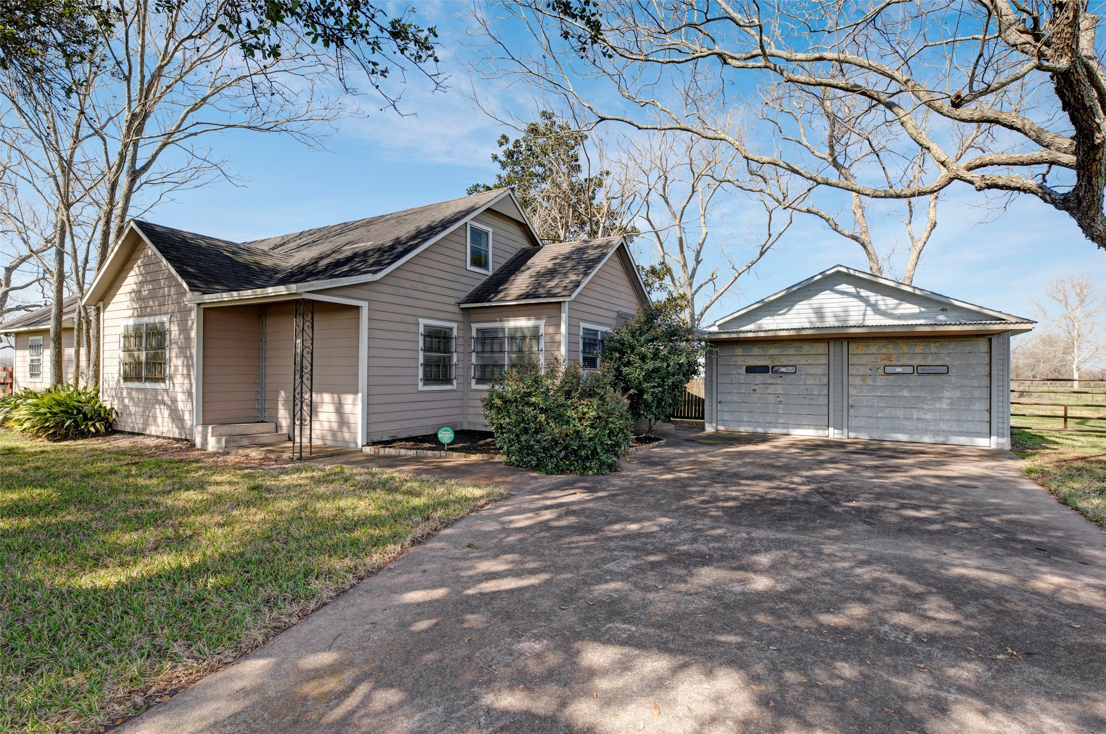 8439 Fm 442 Boling, TX 77420 - Photo 1 of 49