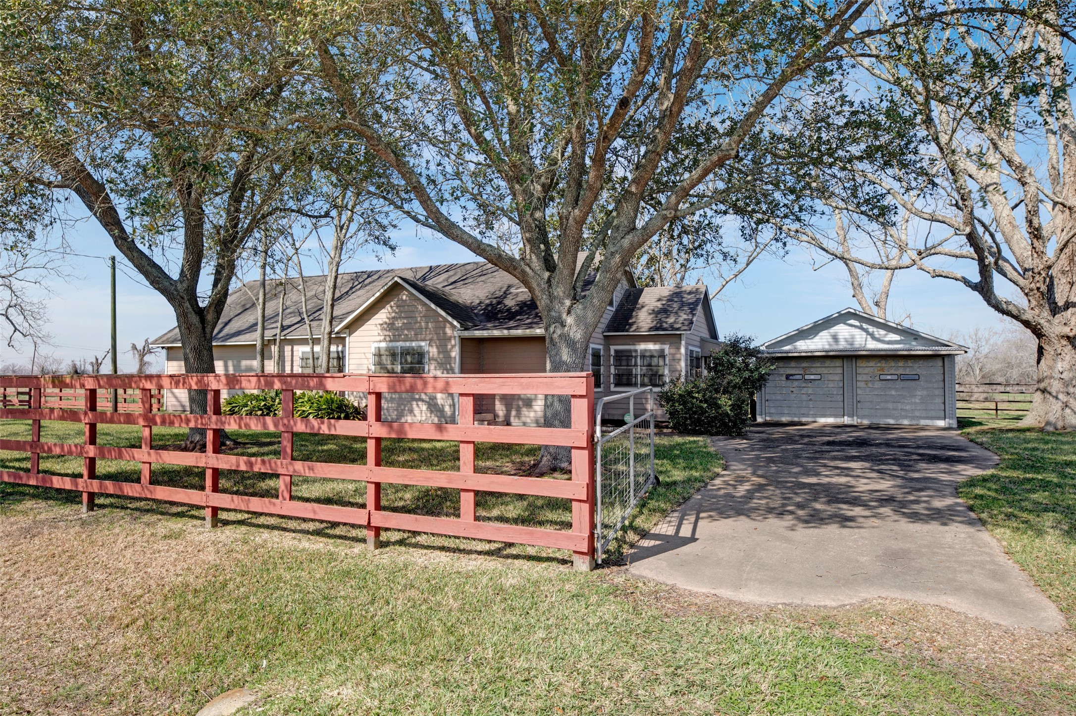 8439 Fm 442 Boling, TX 77420 - Photo 3 of 49