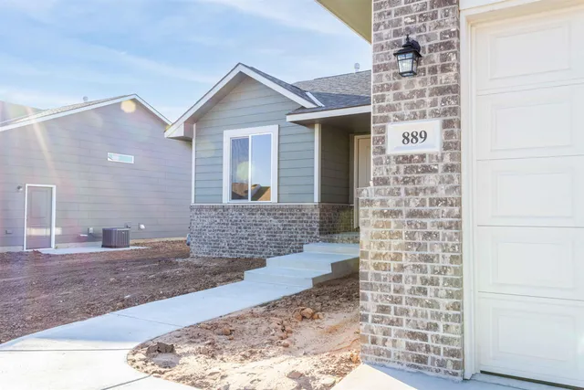 $257,775 | 889 North Cloverleaf Street, Goddard, KS 67052