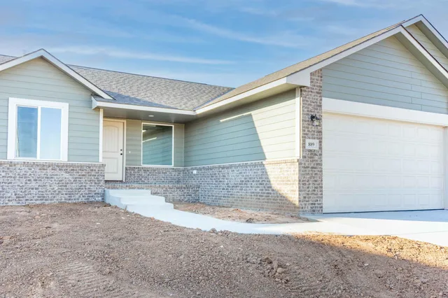 $257,775 | 889 North Cloverleaf Street, Goddard, KS 67052