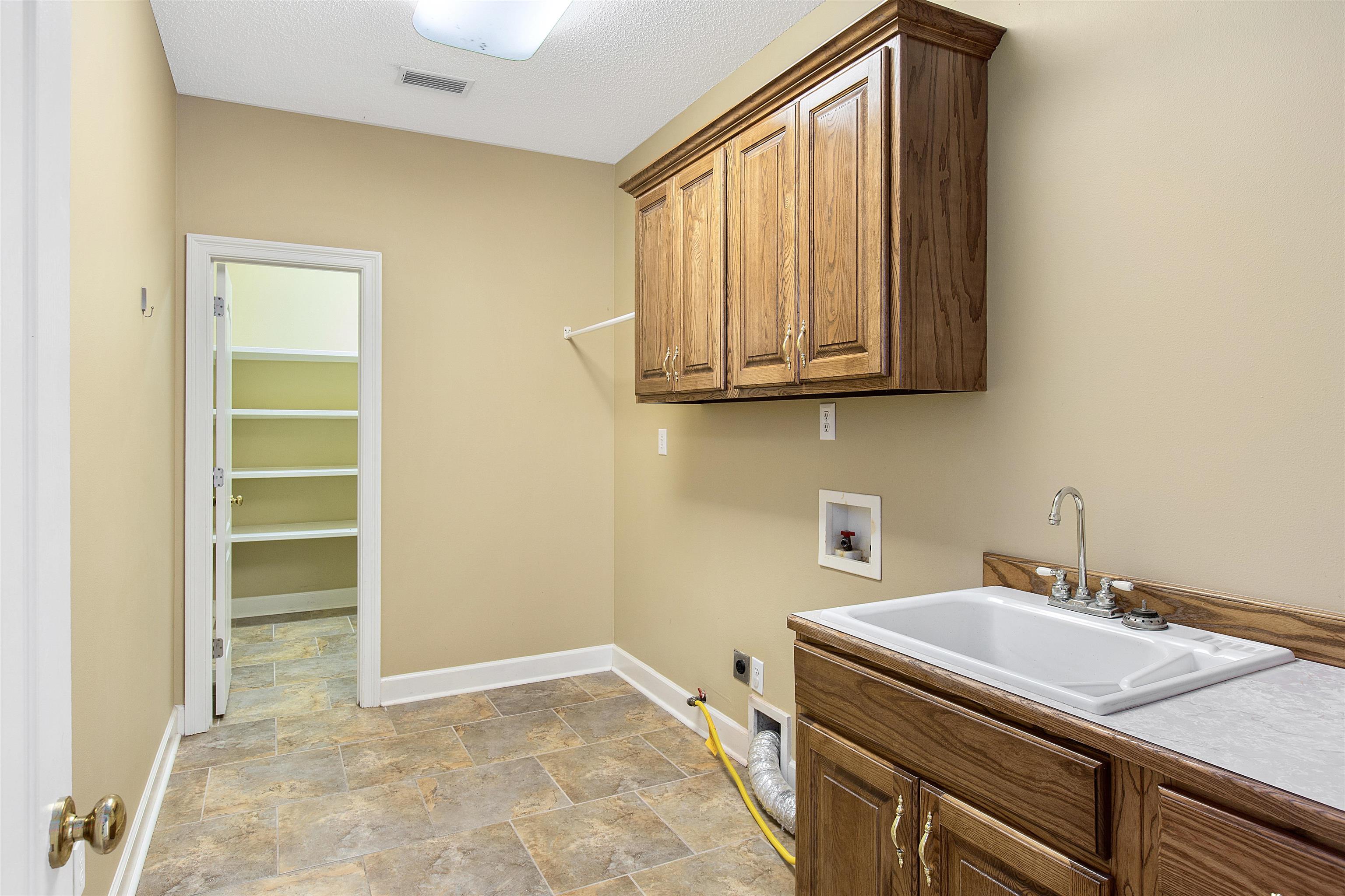 631 Southern Way Daphne, AL 36527 - Photo 25 of 50 Laundry Room