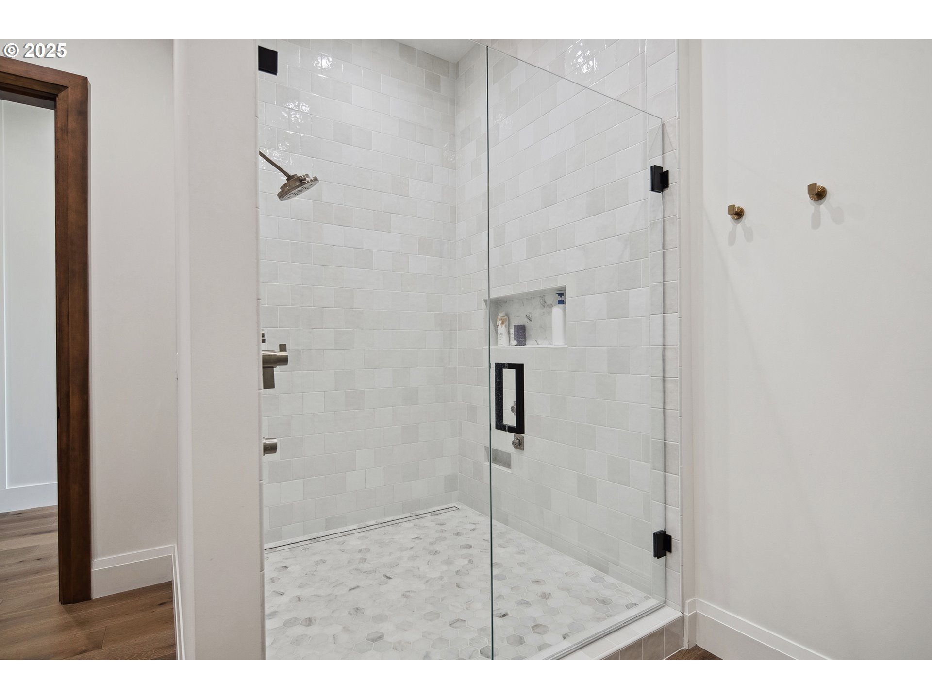 48493 Northwest Hillside Road Forest Grove, OR 97116 - Photo 24 of 48 a bathroom with a shower