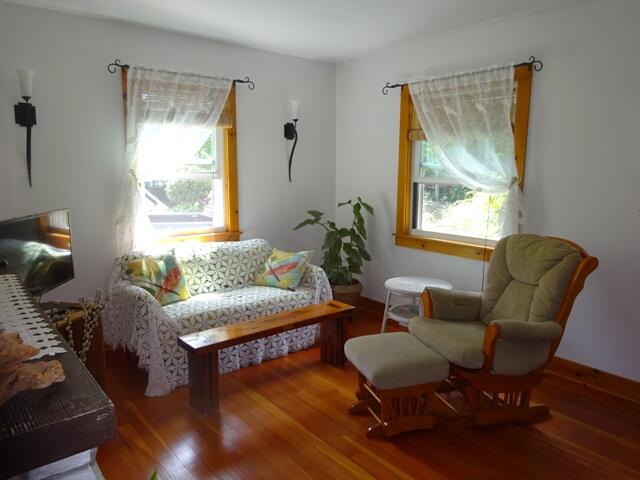 13 Old Salt Works Road Buzzards Bay, MA 02532 - Photo 20 of 49 a living room with furniture and a window