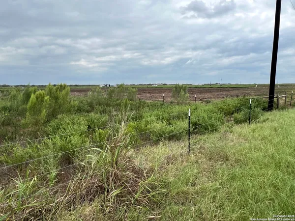 $249,000 | 5155 St Hwy 97w, Floresville, TX 78114